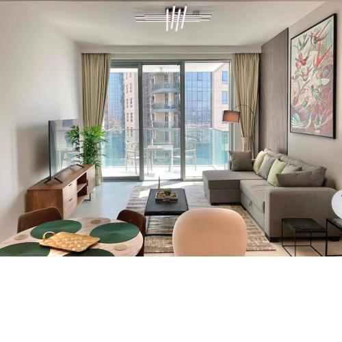 SuperHost - Stylish Apartment Facing Creek Harbour