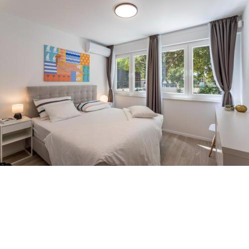 Superior Apartment with Terrace & Free Parking