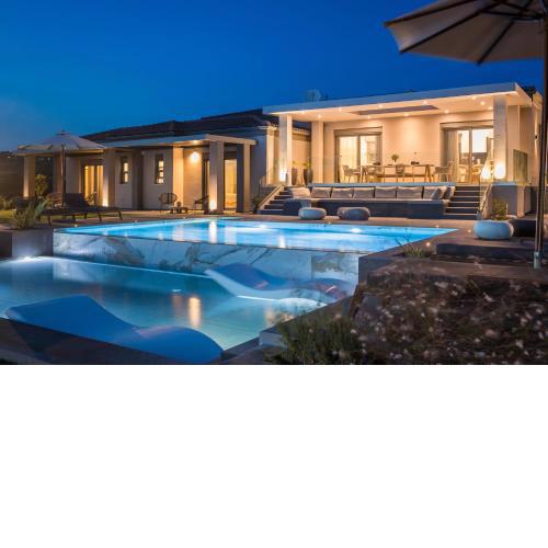 Superior Luxury Villa with Private Pool!