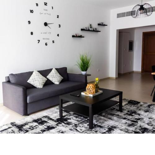 Supurb 2 Bed Room Apt Sea Front (Side View)