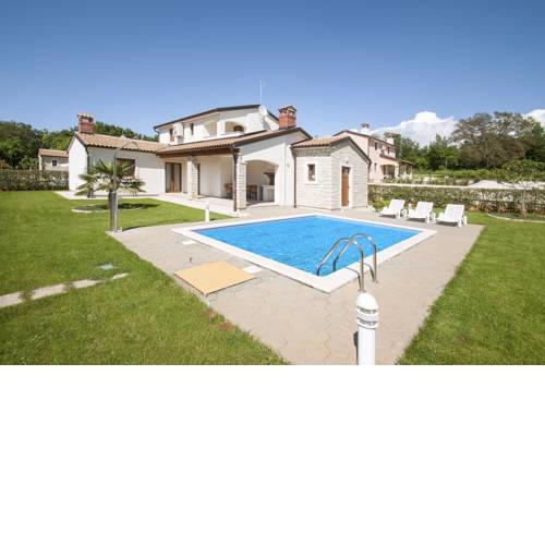 Sveti Lovrec Pazenaticki Villa Sleeps 6 Pool WiFi