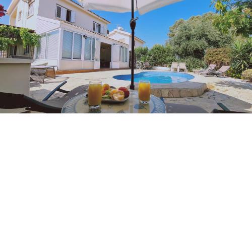 Swallow's Nest 3BR Villa