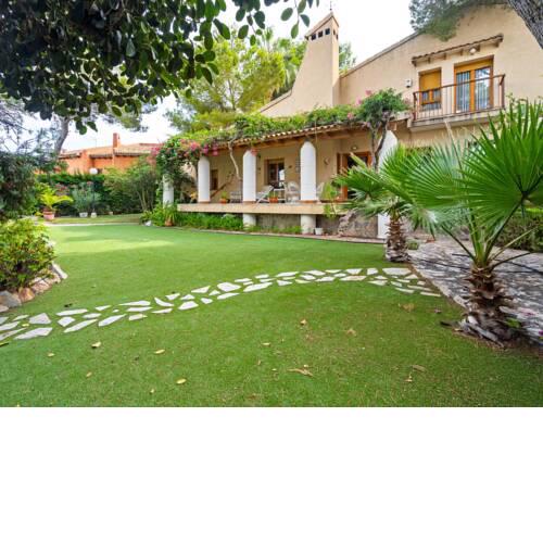 Swanky Villa in Orihuela with Garden