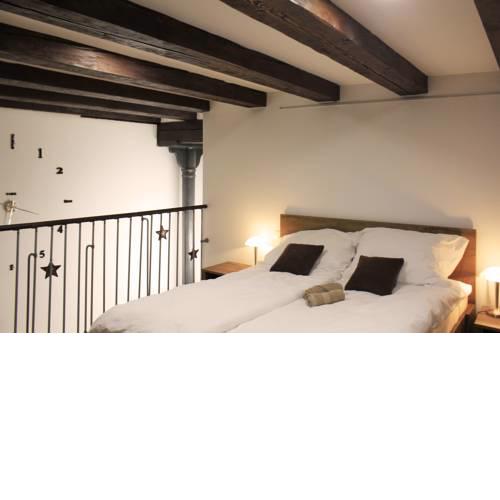 Sweet getaway loft - new, central & parking