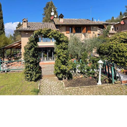 Sweet Home con Piscina e Giardino a Siena
