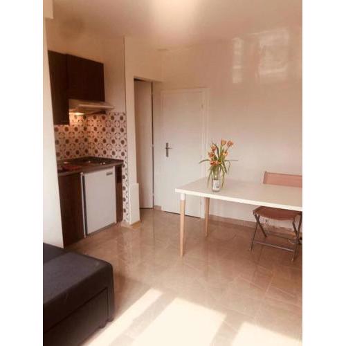 Sweet, light, simple studio with parking and patio