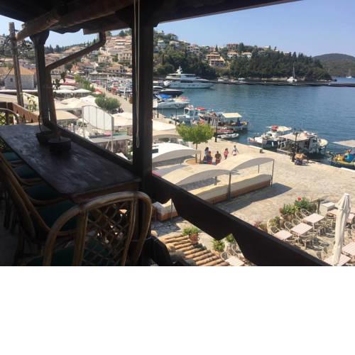 Sybota, Chic marina loft