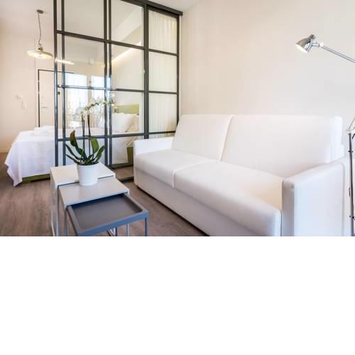 Syntagma modern new flat, large balcony with view