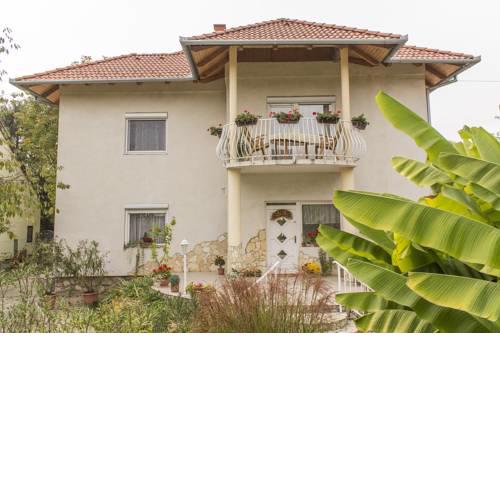 Szilvia Apartmanház