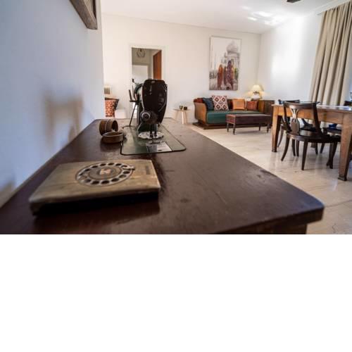 Tailor’s House. Vintage apartment, with a sea view