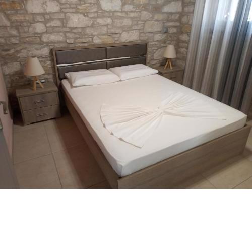 TAKIS GUESTHOUSE- Laoura-HERMOUPOLIS