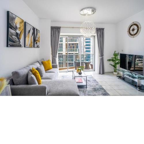 Tanin - Exquisite Marina View Apartment With Balcony