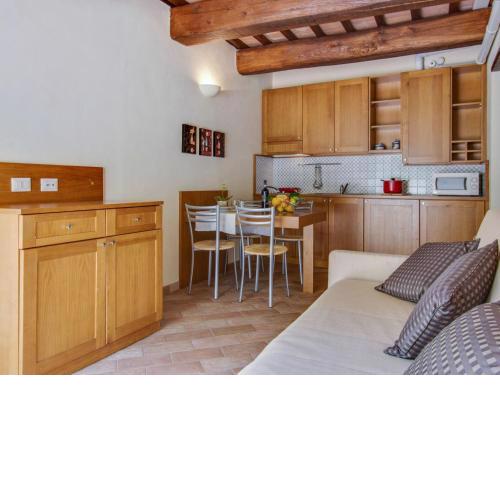 Tasteful Holiday Home in Folignio with Garden