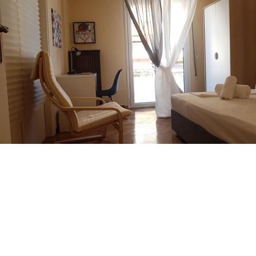 Teal Apartment - Athens Center, 4 BD, 2 BATH