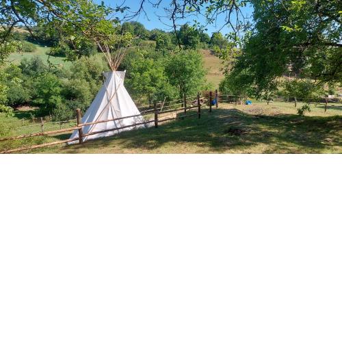teepee nad farmou Siesta