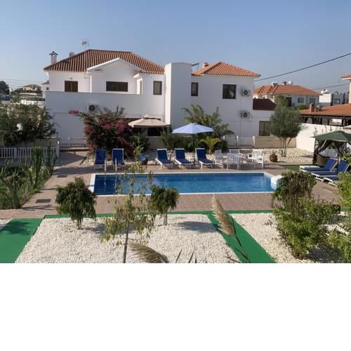 Ten Bedroom Villa with Swimming Pool and lift