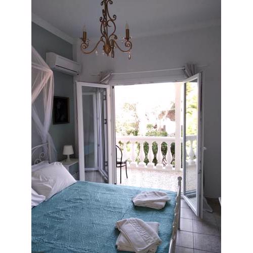 Terra Nova beach apartment for 4 in Ipsos, Corfu