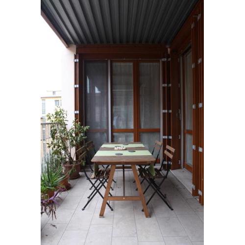 Terrace apartment close to Metro station