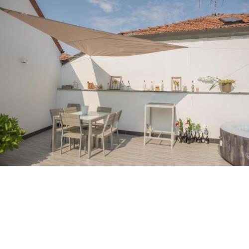 terrazza privata e jacuzzi vicino a Milano