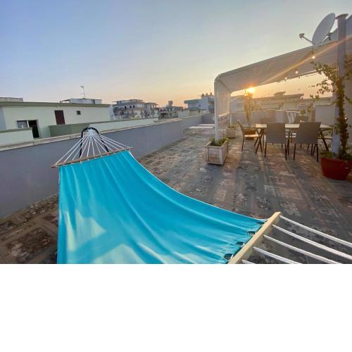 Terrazza vista mare e box auto