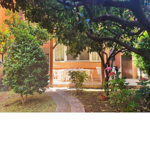 TERRY - Appartamento 6 posti con giardino in centro
