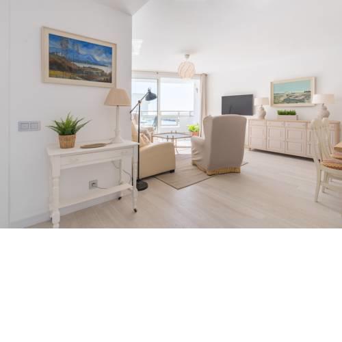 TGH/ Marbella beachfront and center