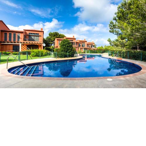 TH43 Golf House