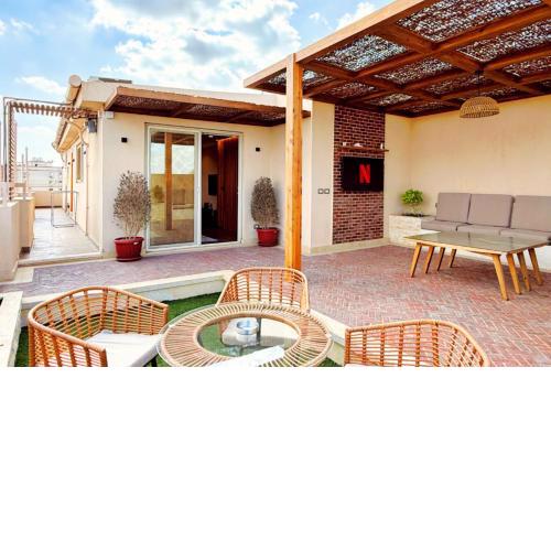 The 1BDR Rustic Rooftop w Wow Outdoor Terrace