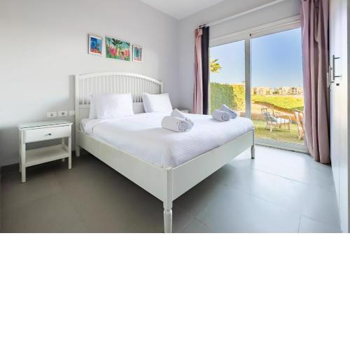 The 2BDR Warmhearted Waterside Apt