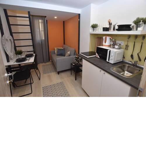 The Apex Residence CENTRE/SELF CHECK-IN/LOCKERS/AC