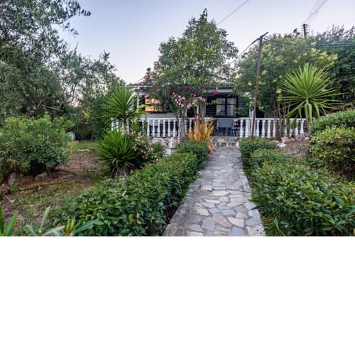 The Blue House Seaside Retreat - Fully equipped