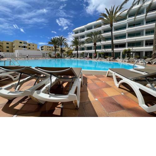 The Broncemar Apartments with hotel facilities