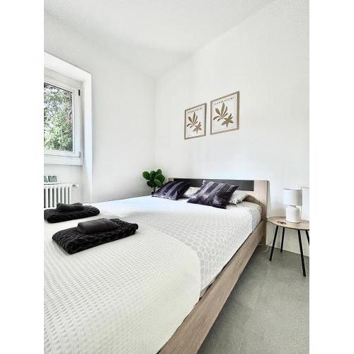 The Charming Suite - Few Steps from the Lake!