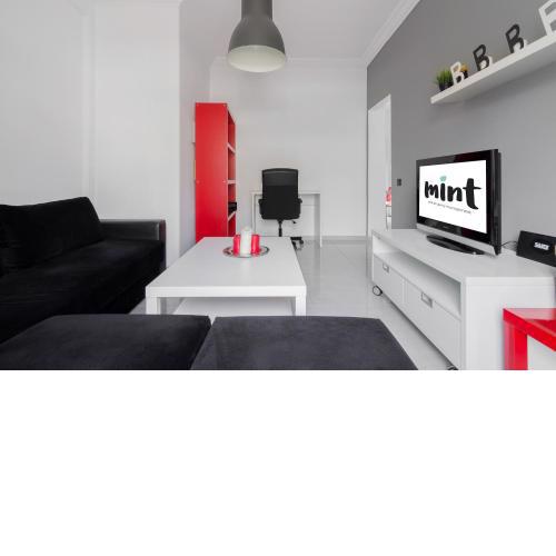 The Freshly Renovated Flat