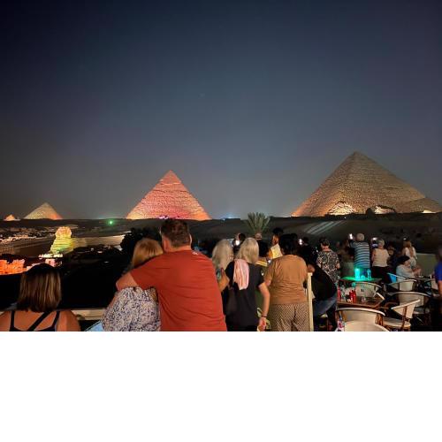 The Gate Hotel Front Pyramids & Sphinx View