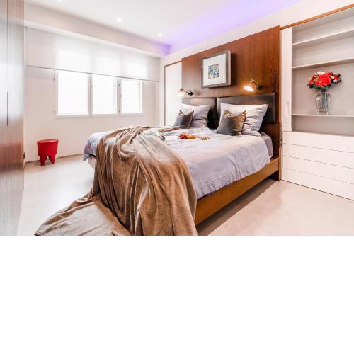 The Grand Krocínova Loft - Golden Bond Retreat