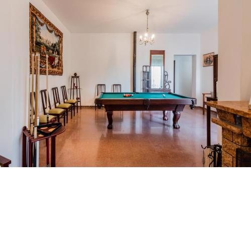 The Great Garden with pool, parking & wifi