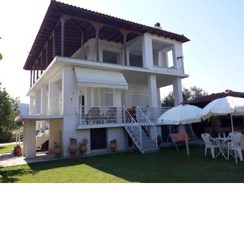 The green garden villa by the sea!