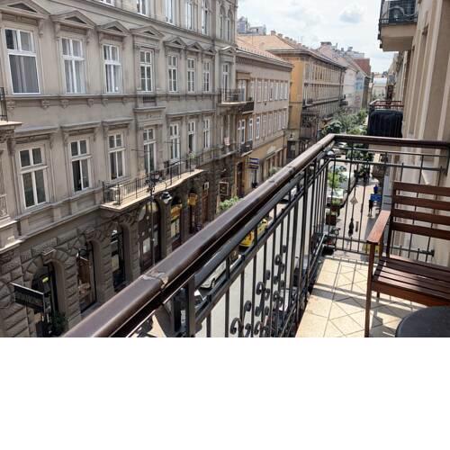 The Kings Court Street View apartman