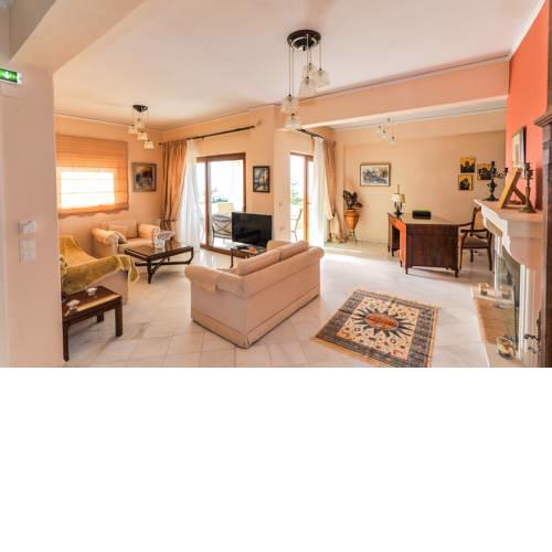 The Maisonette: five min from the beach with view