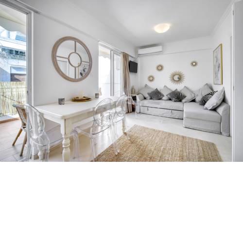 The Mirror Apartment with Large Sunny Balcony