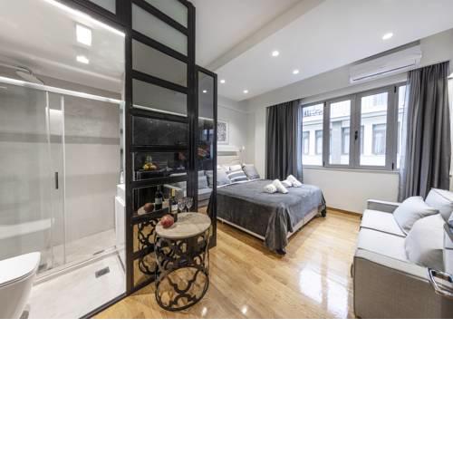 The Monastiraki Metro Lux Suite!