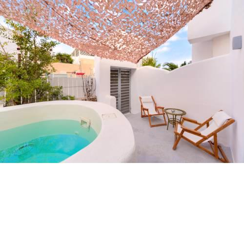 The Muse of Santorini Private Jaccuzzi Suite