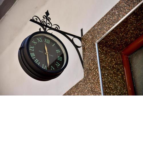 THE OLD TOWN CLOCK