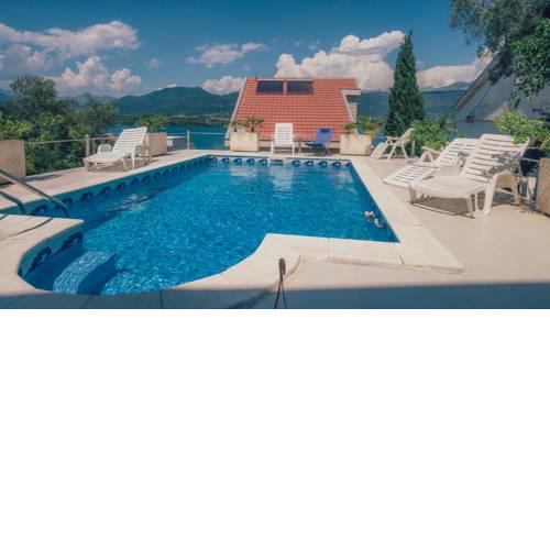 The Pearl of Tivat, 5 bedrooms sea-views Villa & pool