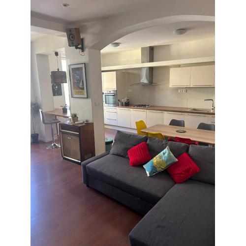 The riverbank flat - perfect for family
