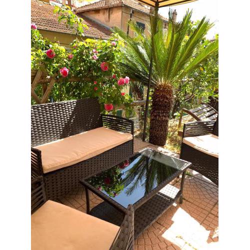 The Sea Flower appartamento con giardino e garage auto incluso