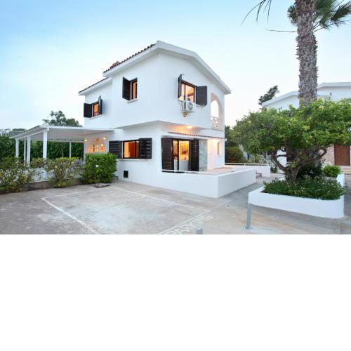 The Ultimate Guide to Renting Your Luxury 3 Bedroom Villa minutes from the Beach, Protaras Villa 1496
