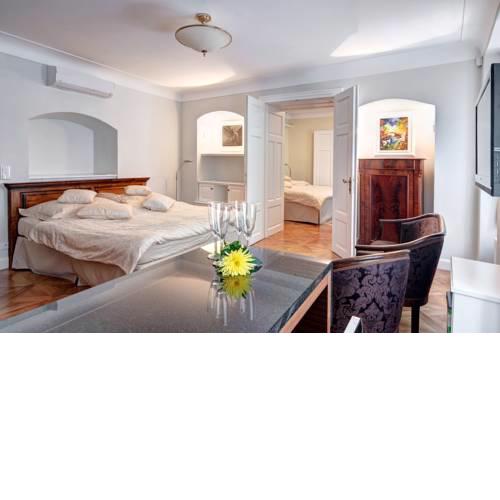 The White Swan Double Apartment