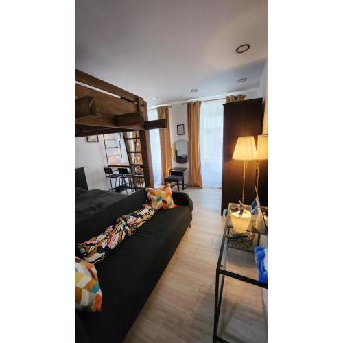 Theater APARTMENT